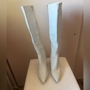 NWOT Marc Fisher White Heeled Boots